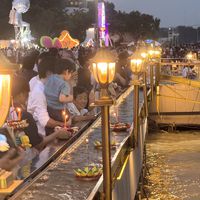 Krathong chute