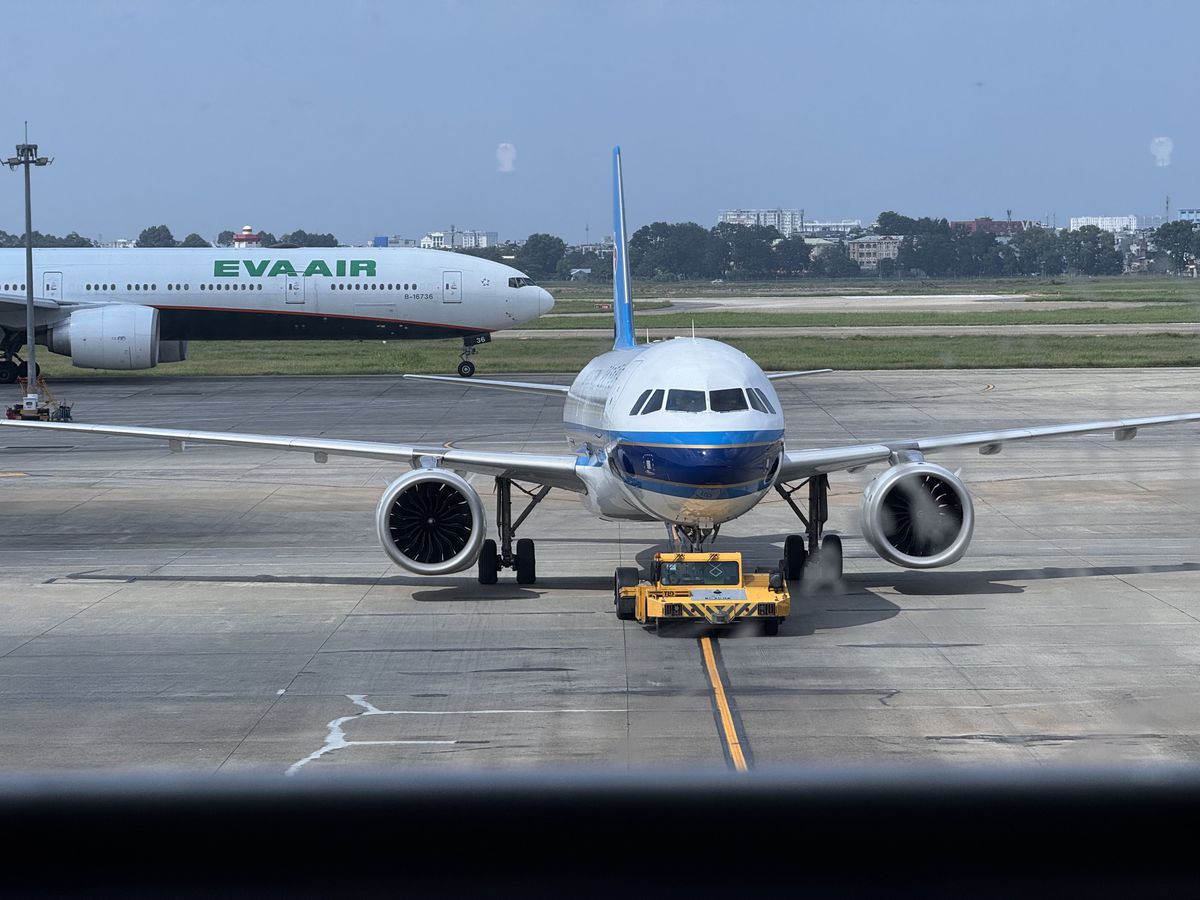 Eva Air B777 and China Southern A320