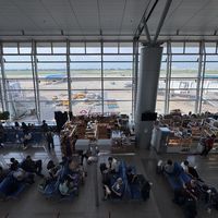 These huge windows were amazing for planespotting