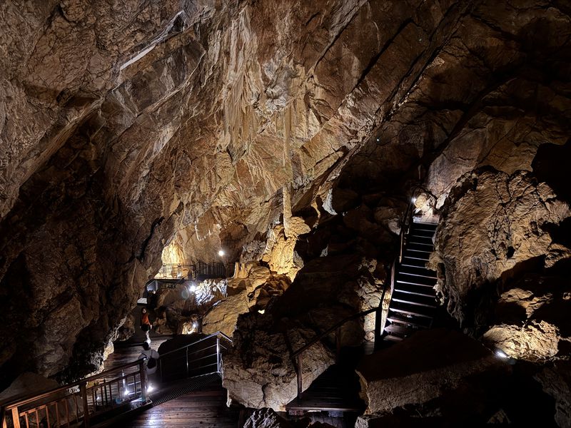 Les Grottes de Vallorbe