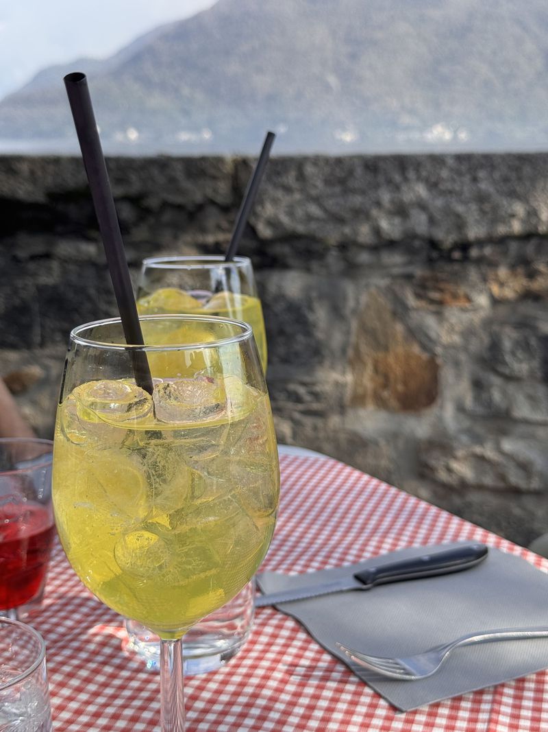 Limoncello Spritz