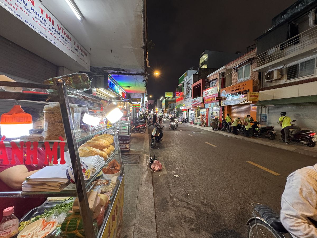 Bánh mì at night