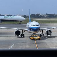 Tân Sơn Nhất is amazing for planespotting